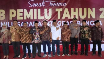 Kirab Pemilu Tahun 2024 "Pemilu Sarana Integrasi Bangsa" di Kantor KPU Binjai, Jumat (14/04). Kegiatan ini diawali dengan penyerahan bendera kirap oleh KPU Langkat kepada KPU Binjai.