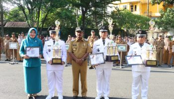 Wali Kota Binjai Serahkan Piala Penghargaan Kelurahan Terbaik Kota Binjai Tahun 2023