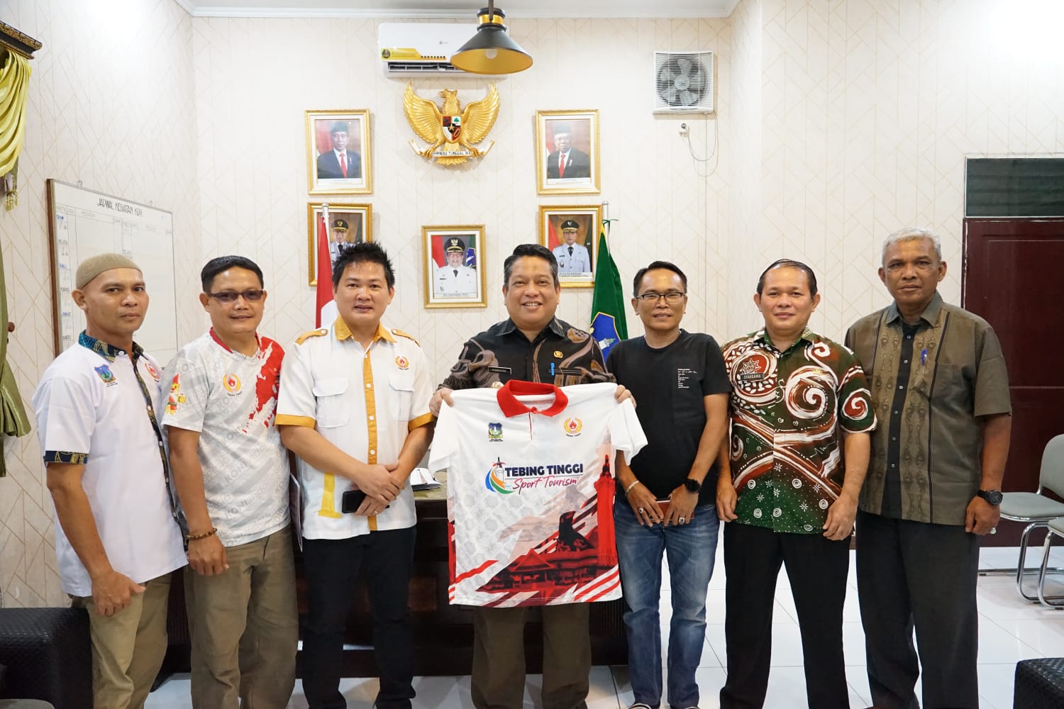 WhatsApp Image 2023-09-07 at 13.40.40 Penjabat (Pj.) Wali Kota Tebing Tinggi Drs. Syarmadani, M.Si., Kamis (7/9/2023) di rumah dinas Wali Kota jl. Dr. Sutomo.
