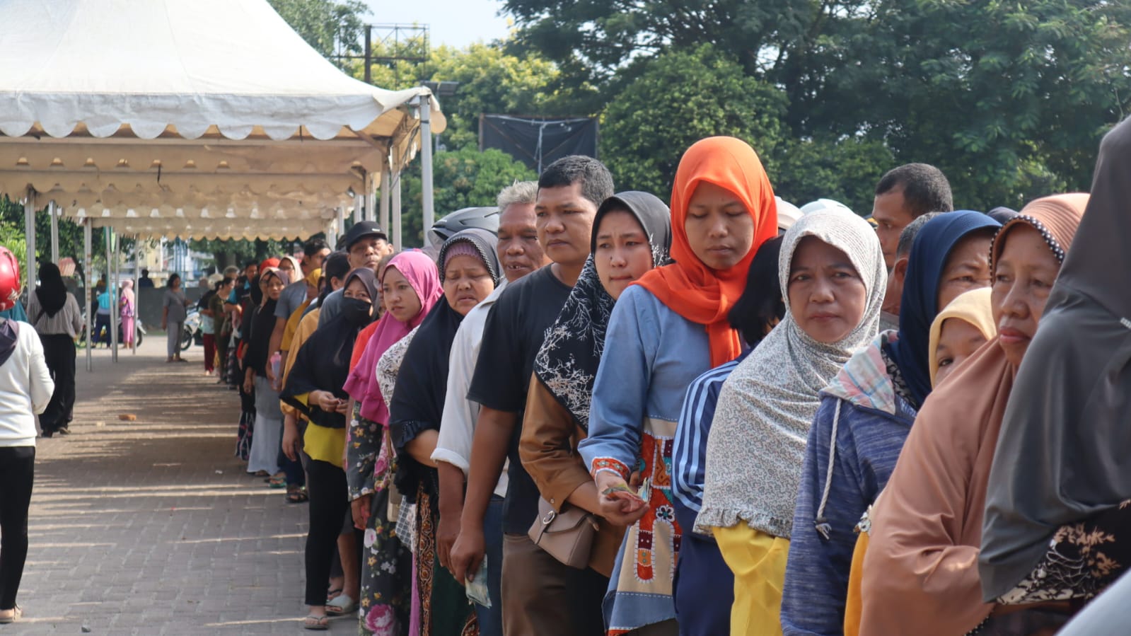 Pj. Wali Kota Tebing Tinggi, Drs. Syarmadani, M.Si yang berkesempatan hadir meninjau penyelenggaraan Pasar Pengendalian Hargai, Rabu (13/9/2023) menyampaikan bahwa PPH ini digelar khusus beras, mengingat harga beras mengalami kenaikan yang siginifikan.