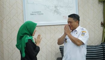 WhatsApp Image 2023-09-20 at 11.49.22 Wakil Ketua PA (Pengadilan Agama) Tebing Tinggi Dr. Nusra Arini, S.H.I., M.H., melakukan kunjungan silahturahmi sekaligus berpamitan kepada Penjabat (Pj.) Wali Kota Tebing Tinggi Drs. Syarmadani, M.Si., Rabu (20/9/2023) di rumah dinas Wali Kota.