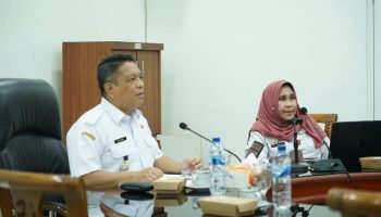 WhatsApp Image 2023-09-21 at 11.06.36 Pemerintah Kota (Pemko) Tebing Tinggi melalui Bagian Organisasi Setdako (Sekretariat Daerah Kota) menggelar rapat evaluasi kelembagaan terkait dengan Tata Cara Penilaian Penyederhanaan Struktur Organisasi dan Penyesuaian Sistem Kerja Dalam Rangka Evaluasi Reformasi Birokrasi Tahun 2023, Rabu (20/9/2023) di ruang Mawar lantai 3 gedung Balai Kota.