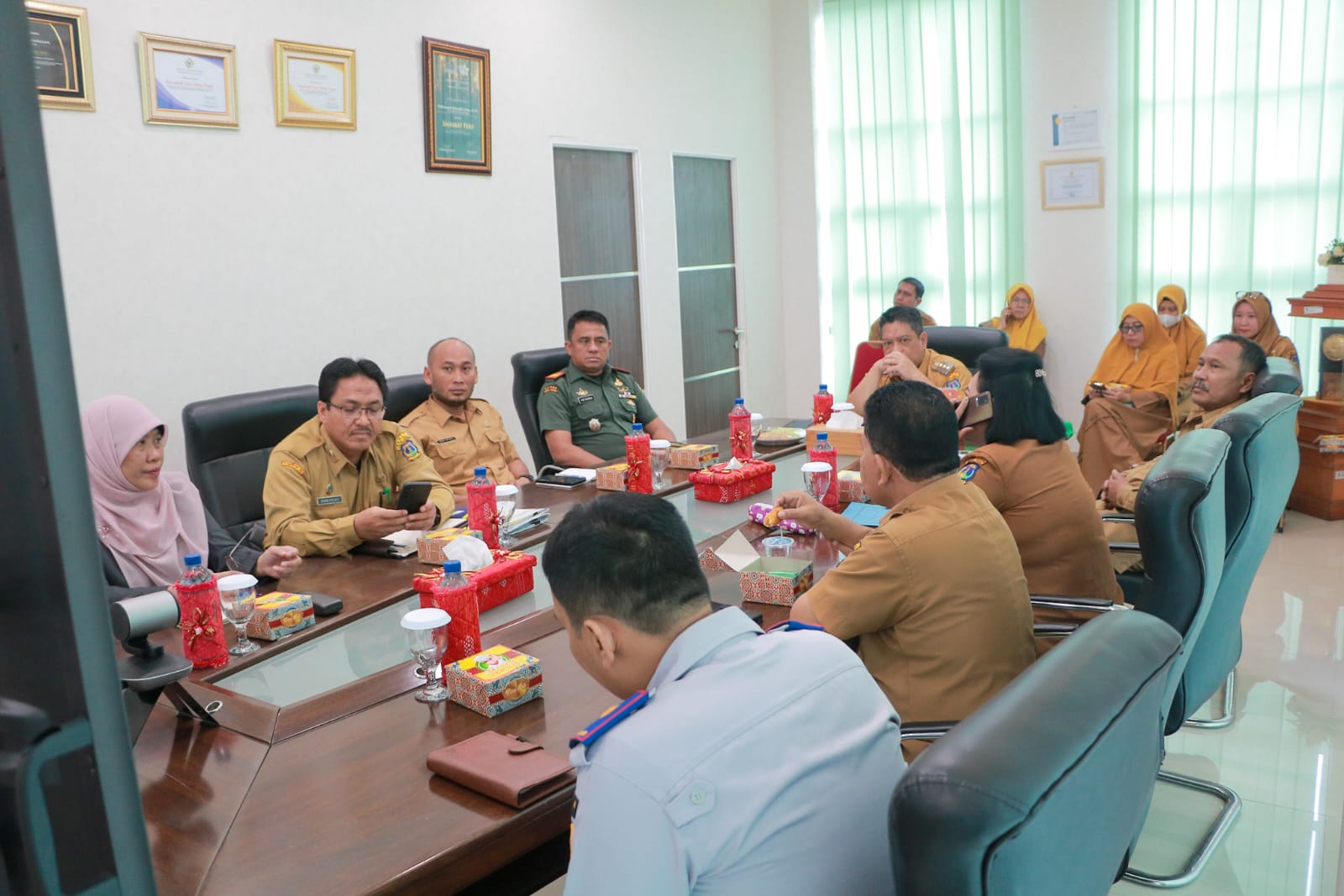 WhatsApp Image 2023-09-25 at 14.00.59 Pemerintah Kota (Pemko) Tebing Tinggi bersama stakeholder (pemangku kepentingan) terkait mengikuti rapat koordinasi (rakor) pengendalian inflasi secara virtual, Senin (25/9/2023).