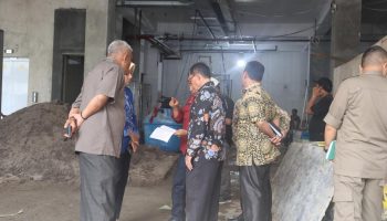 Pemerintah Kota Tebing Tinggi melalui Plt. Administrasi dan Umum M. Syah Irwan bersama Kepala Satpol PP Drs. Yustin Bernard Hutapea beserta rombongan meninjau langsung pembangunan gedung Bank Central Asia(BCA) KCU Kota Tebing Tinggi di Jalan Sudirman, Kota Tebing Tinggi, Kamis (05/10/2023).