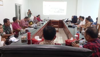 Pemerintah Kota (Pemko) Tebing Tinggi melalui Bagian Perekonomian dan SDA (Sumber Daya Alam), menggelar rapat koordinasi (rakor) TPID (Tim Pengendali Inflasi Daerah) Kota Tebing Tinggi guna membahas pengendalian inflasi daerah, antisipasi kenaikan harga kebutuhan pokok, khususnya beras dan gula dan persiapan TPID Awards, Jumat (06/10/2023) di ruang Mawar lantai 3 gedung Balai Kota.