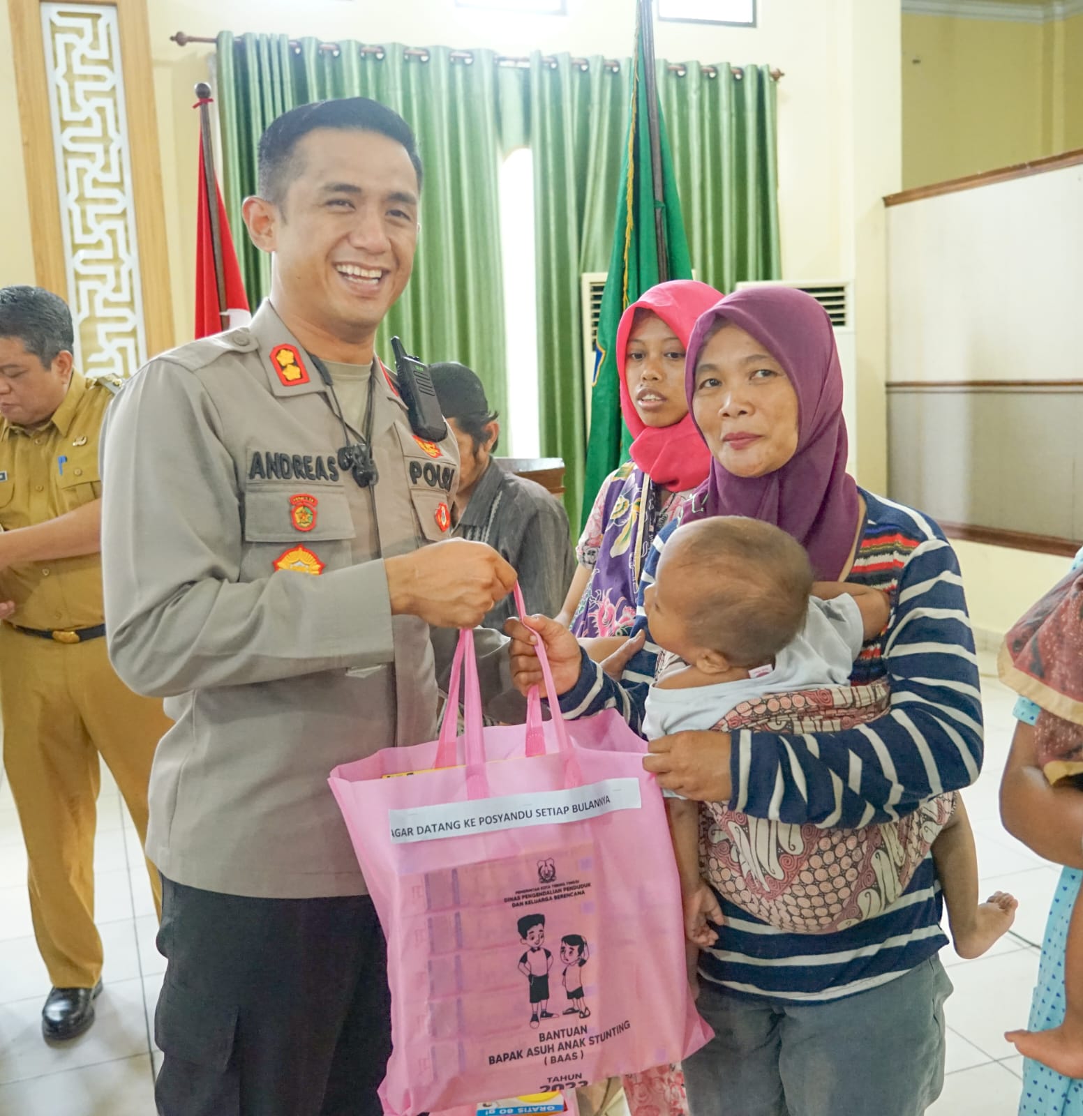(Pj.) Wali Kota Tebing Tinggi Drs. Syarmadani, M.Si., bersama Wakil Ketua I DPRD Kota H. Muhammad Azwar, S.SI., M.M., Sekretaris PN Tegen Maharaja, S.H. dan Wakil Ketua PA Rahmi Mailiza Annur, S.H.I., Selasa (10/10/2023)