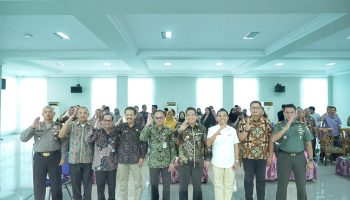 Pemerintah Kota (Pemko) Tebing Tinggi melalui Badan Kesbangpol Kota Tebing Tinggi bersama Kemendagri (Kementerian Dalam Negeri) RI, dalam hal ini Direktorat Jenderal Politik dan Pemerintahan Umum (Ditjen Polpum) menggelar Forum Kinerja Pusat Pendidikan Wawasan Kebangsaan di Daerah, Kamis (12/10/2023), bertempat di ruang Aula lantai IV gedung Balai Kota, Jl. Dr. Sutomo.