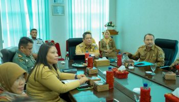Penjabat (Pj.) Wali Kota Tebing Tinggi Drs. Syarmadani, M.Si. mengikuti Gerakan Pangan Murah (GPM) Serentak secara virtual dalam rangka Peringatan Hari Pangan Sedunia Tahun 2023, Senin (16/10/2023) bertempat di ruang Kerja lantai IV gedung Balai Kota Jl. Dr. Sutomo, Kota Tebing Tinggi.