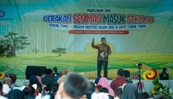 Pemerintah Kota (Pemko) Tebing Tinggi melalui Dinas Pendidikan dan Kebudayaan bekerjasama dengan Kemendikbudristek RI menggelar pagelaran seni Gerakan Seniman Masuk Sekolah (GSMS), dengan tema "Berjuta Prestasi Dalam Seni di Kota Tebing Tinggi", Kamis (19/10/2023) bertempat di Gedung Balai Pertemuan Kartini Convention Center, Jl. Gunung Leuser BP 7.
