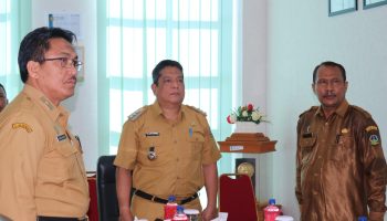 Penjabat (Pj.) Wali Kota Tebing Tinggi Drs. Syarmadani, M.Si. bersama stakeholder (pemangku kepentingan) terkait, kembali mengikuti rapat koordinasi (rakor) pengendalian inflasi secara virtual, Senin (13/11/2023) di ruang Kerja lantai IV gedung Balai Kota Jl. Dr. Sutomo.