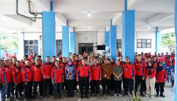 Penjabat (Pj) Wali Kota Tebing Tinggi, Drs. Syarmadani, M.Si mengukuhkan Relawan Pemadam Kebakaran Dinas Pemadam Kebakaran dan Penyelamatan, Kamis (28/12/2023) di Dinas Damkar dan Penyelamatan Kota Tebing Tinggi, Komplek Perkantoran BP7.