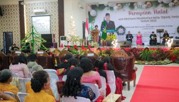 Pemerintah Kota (Pemko) Tebing Tinggi menggelar Perayaan Natal Aparatur Sipil Negara (ASN) Kristiani tahun 2023, dengan tema "Kemuliaan Bagi Allah dan Damai Sejahtera Dibumi", Selasa (12/12/2023) bertempat di Gedung Balai Kartini Baru, Jalan Gunung Lauser BP7, Kota Tebing Tinggi.