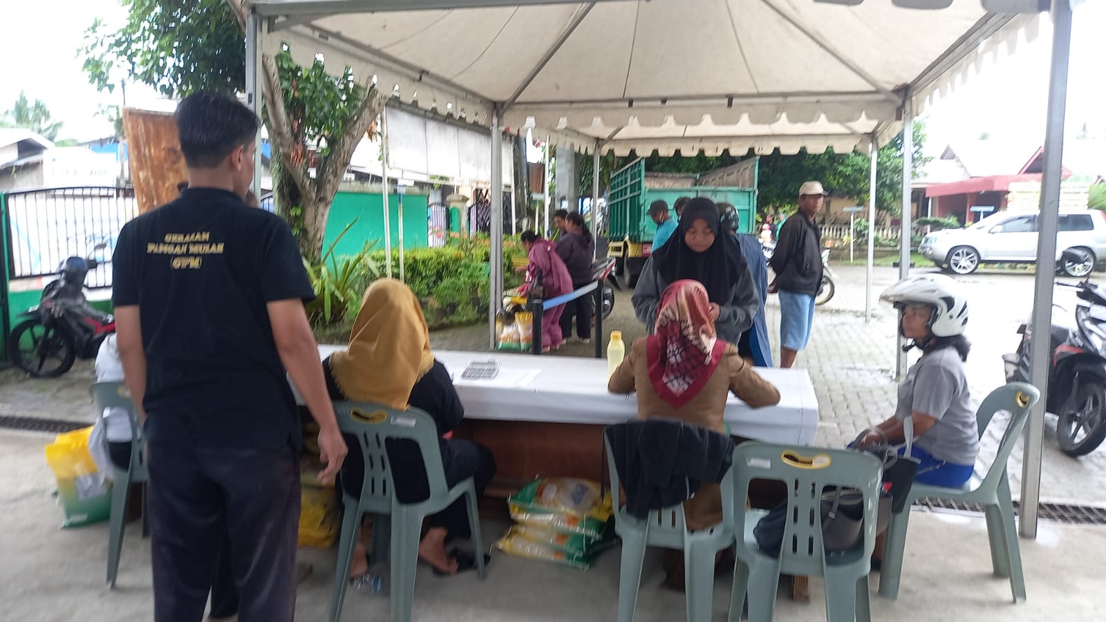 Hari terakhir pelaksanaan GPM (Gerakan Pangan Murah), Pemerintah Kota (Pemko) Tebing Tinggi melalui Dinas Ketapang (Ketahanan Pangan) dan Pertanian menggelar di kantor Kecamatan Bajenis Jl. Letda Sujono Kel. Bulian, Senin (18/12/2023).