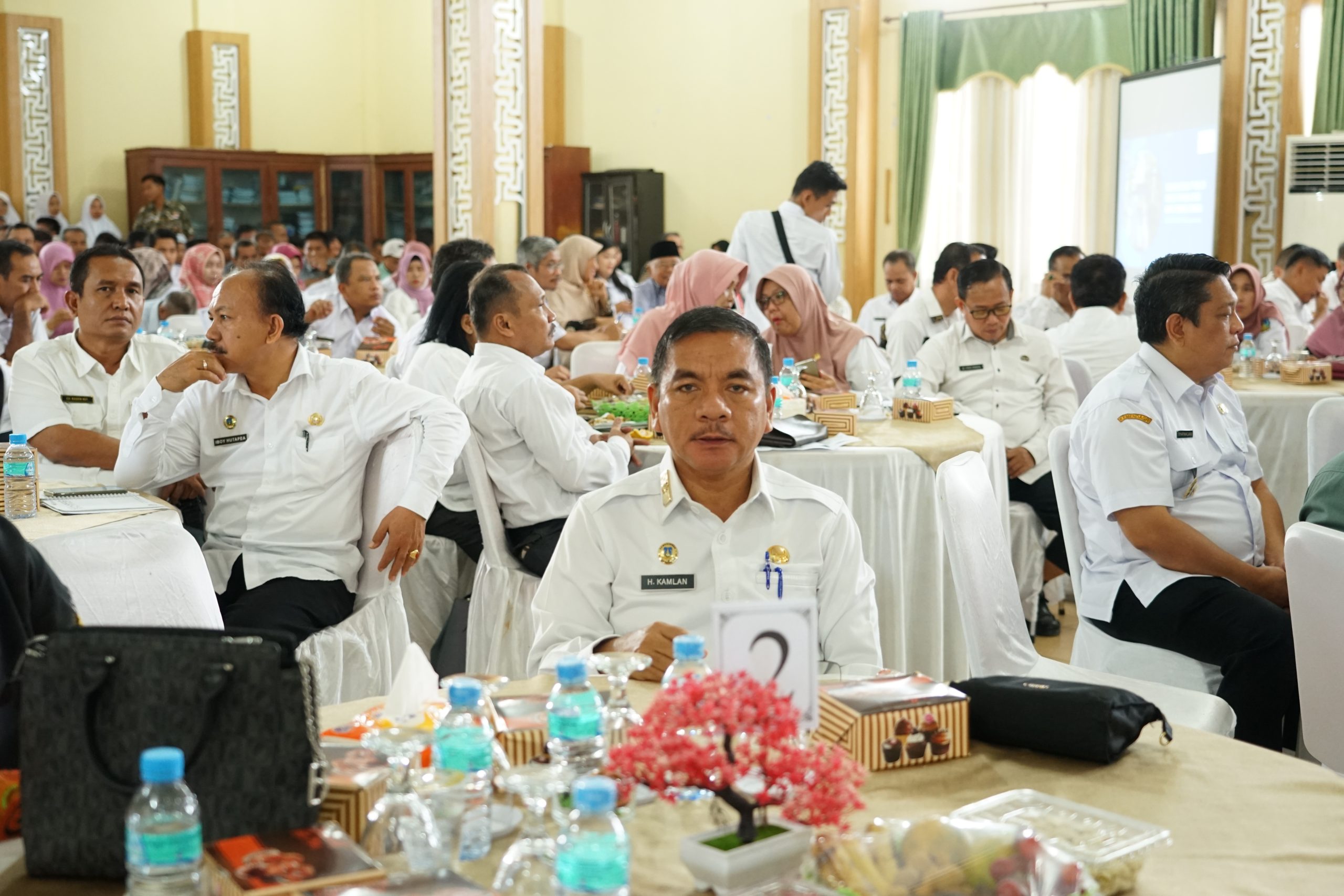 Membuka Konsultasi Publik RKPD (Rencana Kerja Pemerintah Daerah) Tahun 2025 yang digelar Pemko Tebing Tinggi melalui Bappeda (Badan Perencanaan dan Pembangunan Daerah), Rabu (10/01/2024) di Gedung Hj. Sawiyah Jl. Dr. Sutomo, Penjabat (Pj.) Wali Kota Tebing Tinggi Drs. Syarmadani, M.Si. menekankan akan pentingnya kegiatan RKPD sebagai rencana strategis dalam pembangunan suatu daerah.