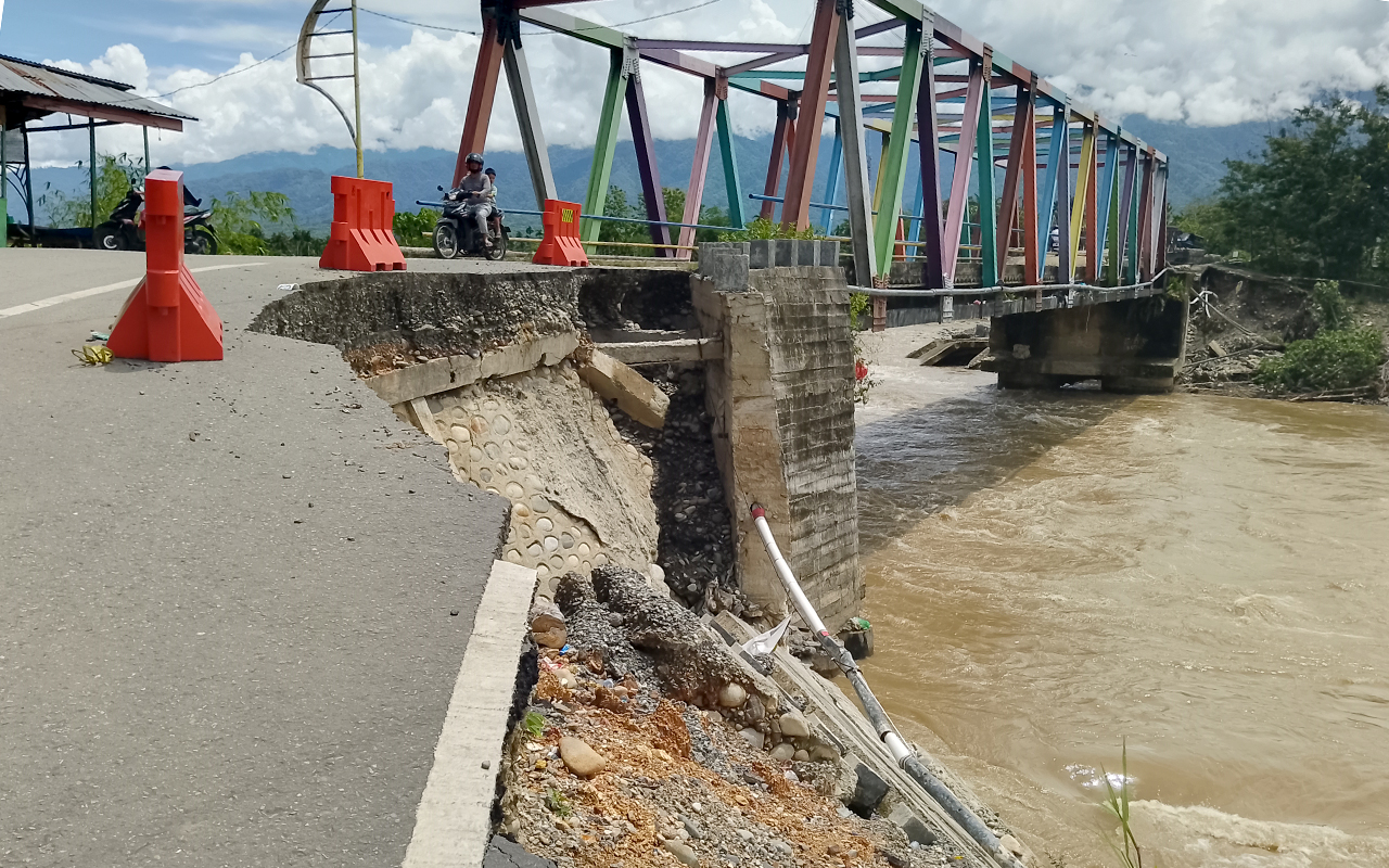 20240423-jalan-amblas-desa-mbarung