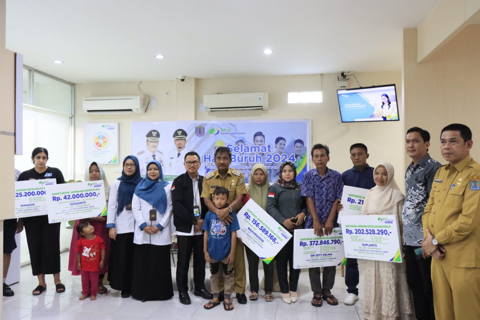IMG-20240506-WA0036 Peringati Hari Buruh, Pemko Binjai Bersama BP Jamsostek Berikan Santunan Kepada Ahli Waris
