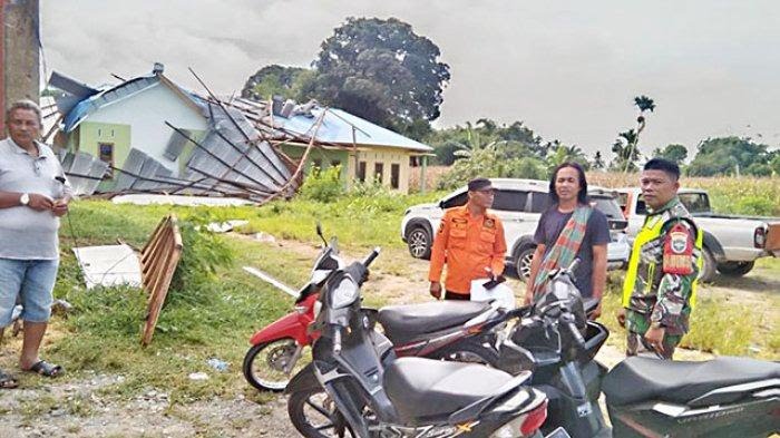RUMAH-RUSAK-ANGIN-KENCANG