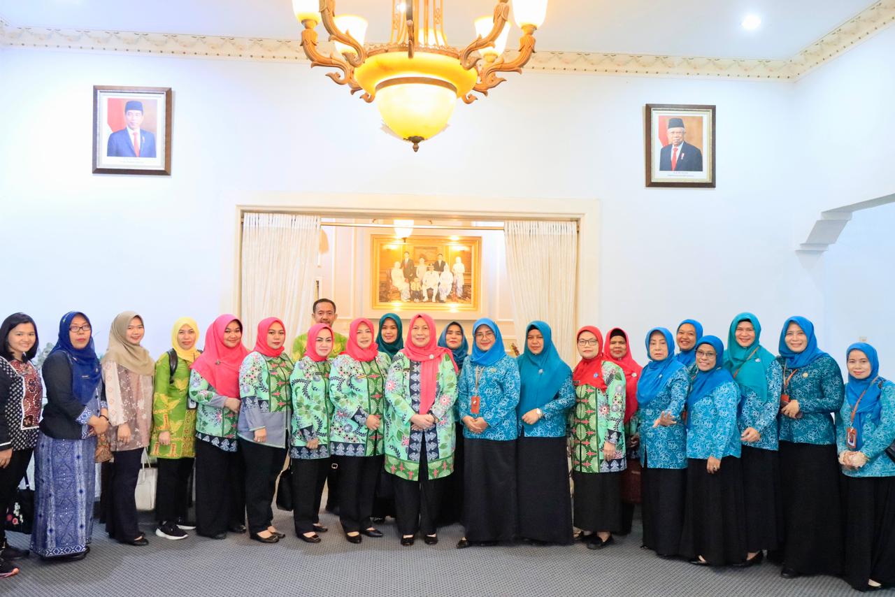 IMG-20240614-WA0062 Monitoring Kelurahan Pelaksana Lomba UP2K PKK Kota Binjai Bersama Ketua Bidang I Pembinaan Karakter Keluarga Ibu Dian Arief Sudarto Trinugroho Selaku Ketua Rombongan Tim Monitoring TP PKK Provinsi Sumatera Utara