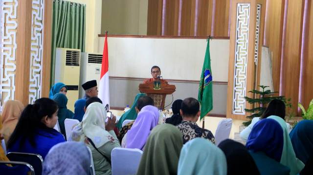 Buka Pendidikan Politik Bagi Perempuan Kota Tebing Tinggi, Plt. Sekda : Peran Serta Perempuan Dalam Politik Perlu Ditingkatkan