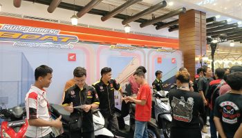 d1198a99-1b50-4eb8-9eb6-373f3283c3a2 Euforia menyambut kehadiran All New Honda BeAT series terbaru di wilayah Sumatera Utara turut diperlihatkan para bikers dari sejumlah komunitas pecinta skutik kota Medan