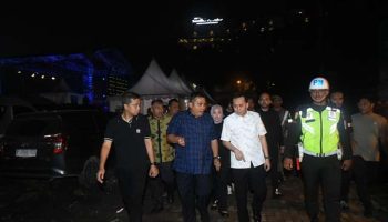 Penjabat (Pj) Wali Kota Tebing Tinggi, Dr. Moettaqien Hasrimi, S.STP, M.Si bersama istri dr. Dara Caprina yang juga merupakan Pj Ketua TP PKK Kota Tebing Tinggi, menghadiri acara Colorful Medan Carnival 2024 dalam rangka malam puncak HUT Kota Medan ke-434 di Lapangan Benteng, Kota Medan, Senin (1/7/2024).