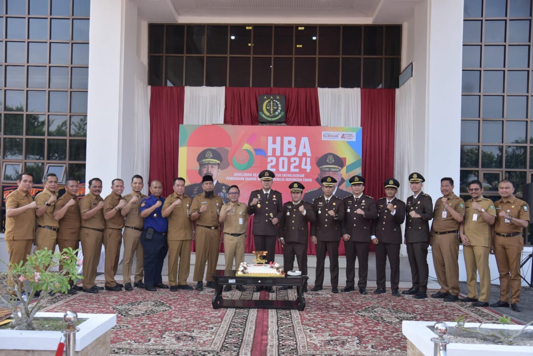 56488576184-img-20240722-wa0009 Hadiri Peringatan Hari Bhakti Adhyaksa Ke-64 Di Kejaksaan Negeri Tebing Tinggi, Pj. Wali Kota Beri Ucapan Selamat Dan Berharap Sinergitas Semakin Meningkat