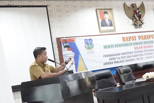 Dewan Perwakilan Rakyat Daerah (DPRD) Kota Tebing Tinggi kembali menggelar Rapat Paripurna, dengan agenda Pembahasan Ranperda tentang Pertangungjawaban Pelaksanaan APBD T.A 2023 dan Ranperda tentang Rencana Pembangunan Jangka Panjang Daerah (RPJPD) Tahun 2025 - 2045 Kota Tebing Tinggi di Ruang Sidang Paripurna DPRD, Selasa (2/7/2024).