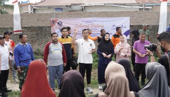 DSC07628 Puncak peringatan Hari Lingkungan Hidup Sedunia tahun 2024, Penjabat Wali Kota Tebing Tinggi, Dr. Moettaqien Hasrimi, S.STP., MSi memimpin kegiatan gotong royong dan penanaman pohon bersama, Sabtu (6/7/2024), di Jalan Pulau Sumatera Kota Tebing Tinggi.