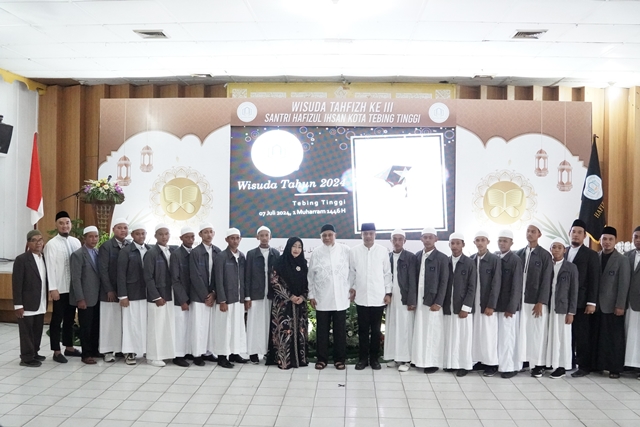 Hadiri Wisuda Pondok Tahfidz Hafizul Ihsan, Pj . Walikota Ingatkan Santri Berperan Aktif Aplikasikan Nilai-nilai Al-qur'an