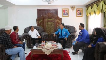 Pj. Wali Kota Tebing Tinggi Dr. Moettaqien Hasrimi, S.STP, M.Si menerima dan menyambut baik audiensi KNPI (Komite Nasional Pemuda Indonesia) Kota Tebing Tinggi di Rumah Dinas Wali Kota, Jumat (5/7/2024)