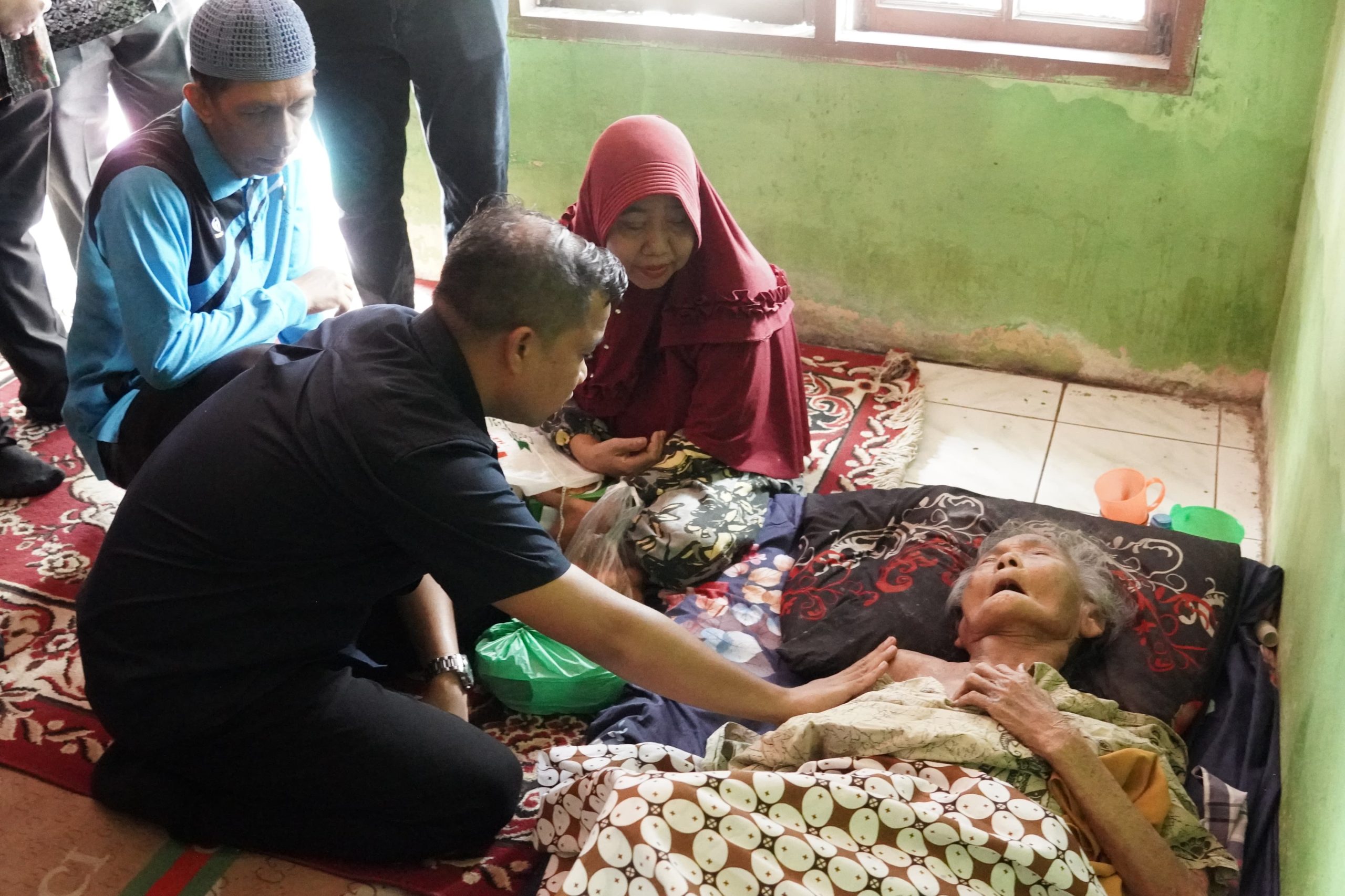 WhatsApp Image 2024-07-15 at 13.32.29 Nenek Berusia 102 Tahun Warga Kelurahan Tambangan Hulu Meninggal Dunia, Pj. Wali Kota Tebing Tinggi Sampaikan Belasungkawa