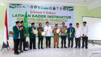 Selepas mengikuti Rapat Paripurna HUT Kota Tebing Tinggi ke 107 tahun, Pelaksana Tugas (Plt.) Sekretaris Daerah (Sekda) Kota Tebing Tinggi H. Kamlan Mursyid, S.H., M.M. membuka Pelatihan Kader Instruktur Ikatan Pelajar Al Washliyah Sumatera Utara tahun 2024, Senin, (01/07/24) di aula Sekolah Al Washliyah lantai 2, Kota Tebing Tinggi.