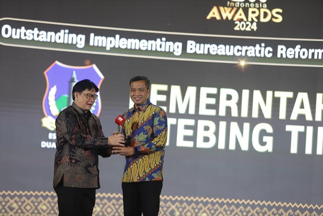 SAVE_20240809_211157 Pemko Tebing Tinggi Terima Penghargaan Dalam Ajang CNN Indonesia Awards 2024