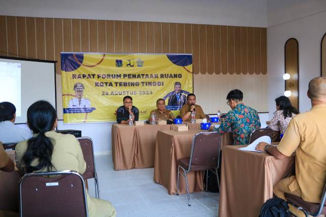 c603f9f3-7dd9-4431-b826-8c48aeca3d2e Pimpin Rapat Forum Penataan Ruang Kota Tebing Tinggi, Plt. Sekda Sebut RTRW Instrumen Penting Dalam Pembangunan Daerah