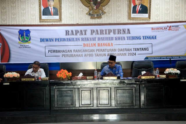 PENJABAT WALI KOTA MOETAQQIEN HASRIMI SAMPAIKAN NOTA JAWABAN ATAS PANDANGAN UMUM FRAKSI-FRAKSI DPRD KOTA TEBING TINGGI