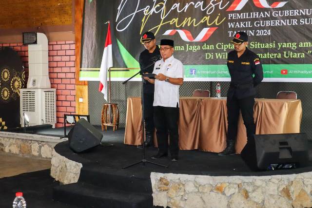 635a0303-835d-46a2-98ff-df14653a05b4 Hadiri Peringatan Maulid Nabi Muhammad SAW 1446 H dan Deklarasi Damai Pilkada Serentak 2024, Plt. Sekdako Tebing Tinggi Ajak Semua Pihak Tingkatkan Ukhuwah