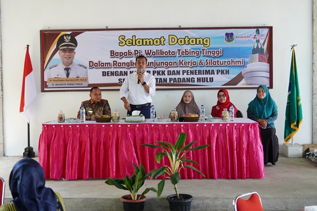 DSC07826 Pj. Wali Kota Tebing Tinggi Silaturahmi Dengan Kader PKK Dan Penerima PKH Di Kecamatan Padang Hulu
