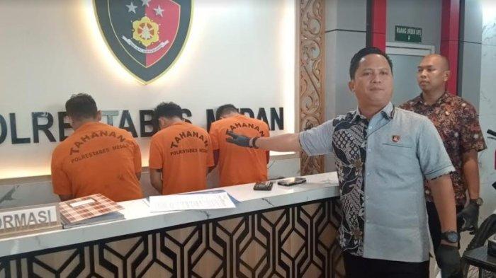 Kasat-Reskrim-Polrestabes-Medan-Kompol-Jama-Kita-Purba-saat-memaparkan-3-pelaku-pencurian