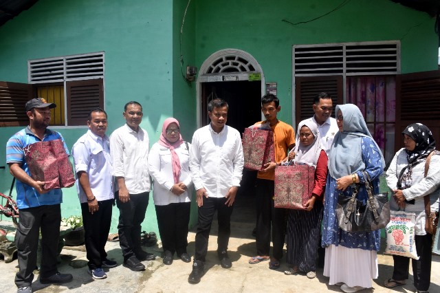 Pj. Wali Kota Tebing Tinggi Kunjungi Anak Putus Sekolah, Beri Bantuan Untuk Kembali Bersekolah
