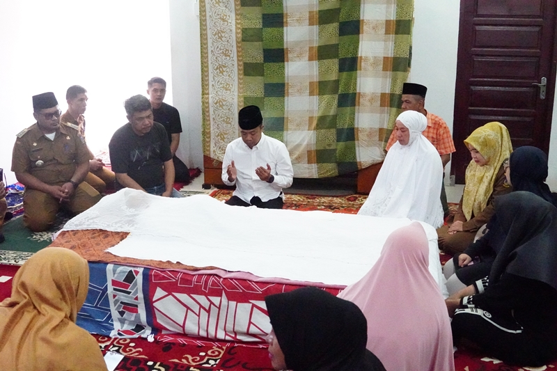DSC03038 Penjabat Wali Kota Tebing Tinggi Melayat Ke Rumah Duka