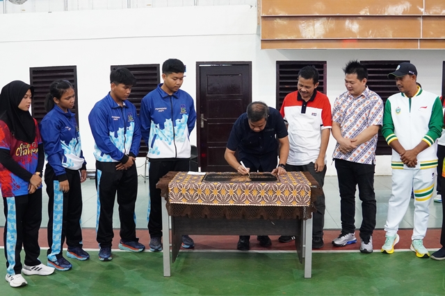 Penjabat Wali Kota Tebing Tinggi Berikan Tali Asih Kepada Atlet Popprovsu Dan Peparnas Tahun 2024