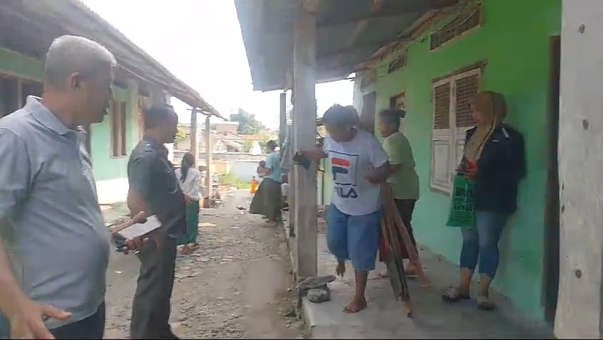 120213c0-c8ef-42ba-bf05-b80c2e58d34e Penjabat Wali Kota Tebing Tinggi Sewakan Rumah Untuk Keluarga Terlantar di Kolong Jembatan Pasar Sakti