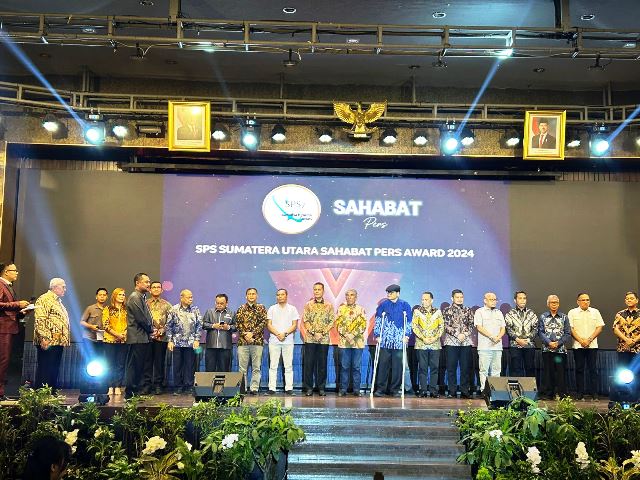 e54d2544-9106-4b84-9738-736388587e4d Pj Wali Kota Tebingtinggi Terima Penghargaan Anugerah Sahabat Pers SPS