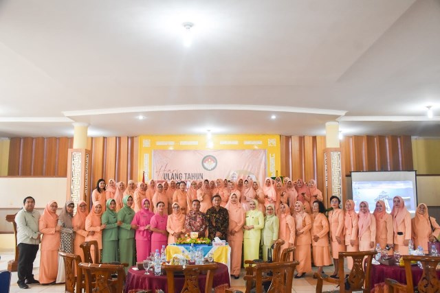 CREATOR: gd-jpeg v1.0 (using IJG JPEG v80), quality = 90 Plt Sekda Kota Tebing Tinggi Hadiri Hut Ke-25 Dharma Wanita Persatuan Kota Tebing Tinggi