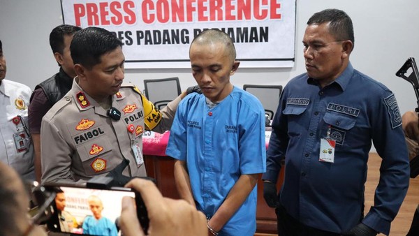 pelaku-penganiayaan-terhadap-anak-tiri-di-padang-pariaman-sumbar-dok-polres-padang-pariaman_169