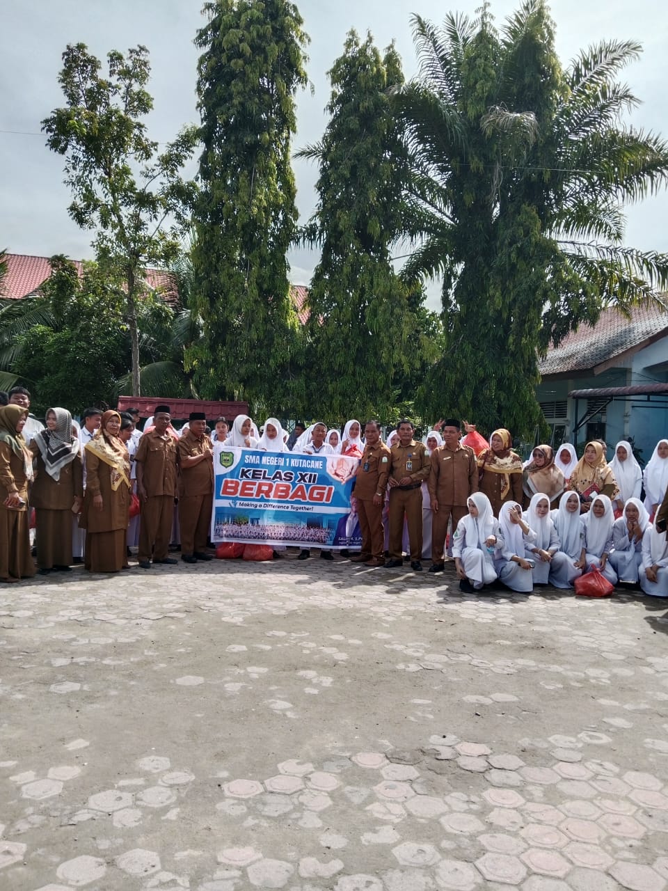 HL berbagi