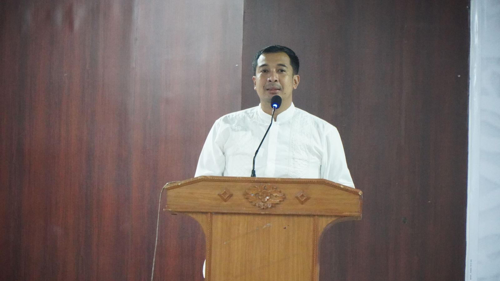 Ketum HIPMI Sumut, Ade Jona Prasetyo memberikan kata sambutan.(POSMETRO MEDAN)