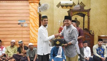 Safari Ramadhan, Wakil Wali Kota Tebing Tinggi Laksanakan Salat Isya Dan Tarawih Bersama Warga di Masjid Taqwa