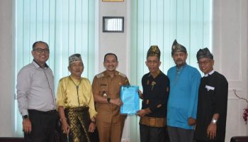 WALI KOTA TEBING TINGGI TERIMA KUNJUNGAN SILATURAHMI KERAJAAN NEGERI PADANG DELI Wali Kota Tebing Tinggi Terima Kunjungan Silaturahmi Kerajaan Negeri Padang Deli