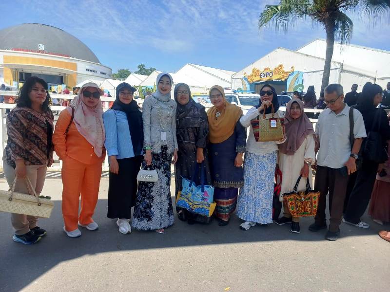 Ketua Dekranasda Tebing Tinggi Hadiri Puncak HUT Dekranas Ke-45 di Balikpapan